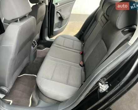 Черный Фольксваген Гольф, объемом двигателя 1.6 л и пробегом 98 тыс. км за 6799 $, фото 21 на Automoto.ua