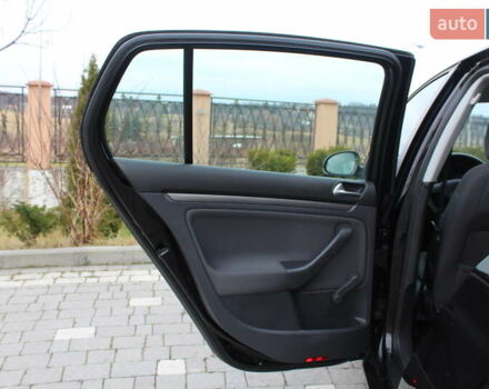 Черный Фольксваген Гольф, объемом двигателя 1.6 л и пробегом 203 тыс. км за 5890 $, фото 62 на Automoto.ua