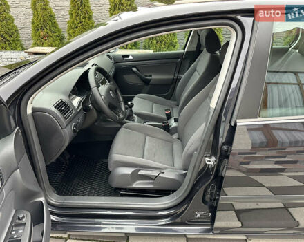 Черный Фольксваген Гольф, объемом двигателя 1.4 л и пробегом 187 тыс. км за 6500 $, фото 29 на Automoto.ua