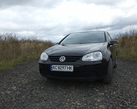 Черный Фольксваген Гольф, объемом двигателя 1.6 л и пробегом 220 тыс. км за 5250 $, фото 1 на Automoto.ua