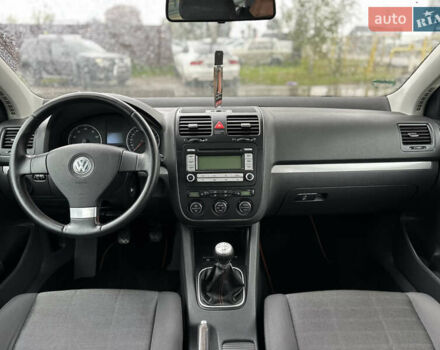 Черный Фольксваген Гольф, объемом двигателя 1.6 л и пробегом 221 тыс. км за 6600 $, фото 52 на Automoto.ua