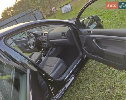 Черный Фольксваген Гольф, объемом двигателя 1.6 л и пробегом 250 тыс. км за 7500 $, фото 20 на Automoto.ua