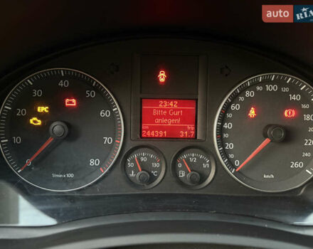 Черный Фольксваген Гольф, объемом двигателя 1.6 л и пробегом 240 тыс. км за 6150 $, фото 30 на Automoto.ua