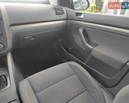 Черный Фольксваген Гольф, объемом двигателя 1.6 л и пробегом 188 тыс. км за 5500 $, фото 21 на Automoto.ua