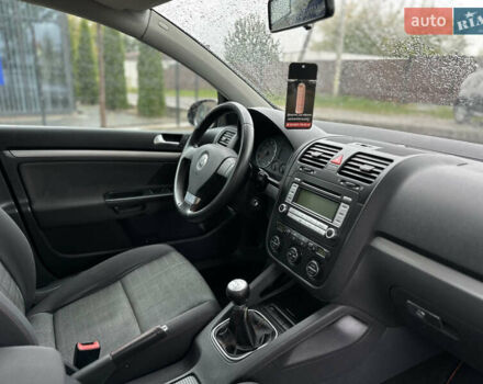 Черный Фольксваген Гольф, объемом двигателя 1.6 л и пробегом 221 тыс. км за 6600 $, фото 45 на Automoto.ua