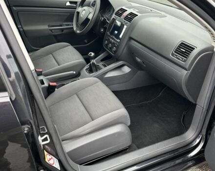 Черный Фольксваген Гольф, объемом двигателя 0 л и пробегом 243 тыс. км за 5750 $, фото 7 на Automoto.ua