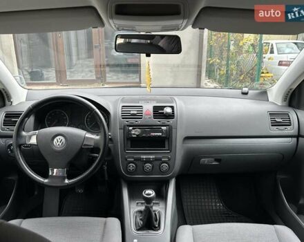 Черный Фольксваген Гольф, объемом двигателя 1.6 л и пробегом 196 тыс. км за 6200 $, фото 54 на Automoto.ua