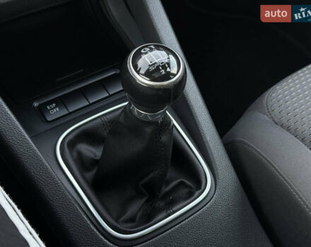 Черный Фольксваген Гольф, объемом двигателя 1.6 л и пробегом 182 тыс. км за 6350 $, фото 82 на Automoto.ua