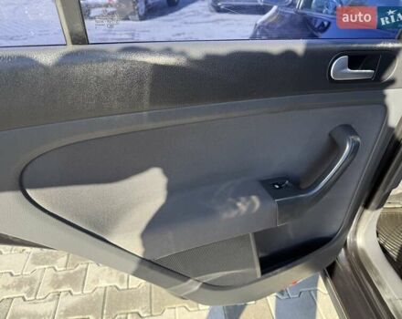 Черный Фольксваген Гольф, объемом двигателя 1.6 л и пробегом 280 тыс. км за 4950 $, фото 7 на Automoto.ua