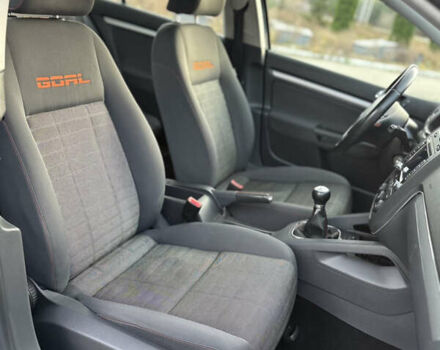 Черный Фольксваген Гольф, объемом двигателя 1.6 л и пробегом 232 тыс. км за 5750 $, фото 29 на Automoto.ua