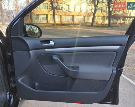 Черный Фольксваген Гольф, объемом двигателя 1.39 л и пробегом 220 тыс. км за 6400 $, фото 31 на Automoto.ua