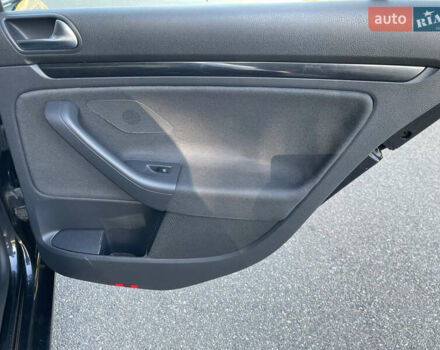 Черный Фольксваген Гольф, объемом двигателя 1.4 л и пробегом 217 тыс. км за 7750 $, фото 25 на Automoto.ua