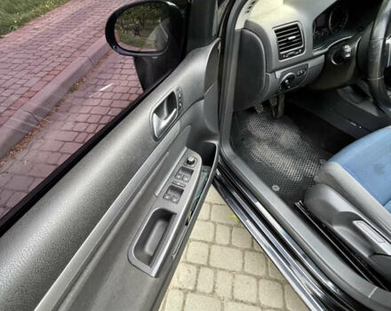 Черный Фольксваген Гольф, объемом двигателя 1.6 л и пробегом 227 тыс. км за 5999 $, фото 12 на Automoto.ua