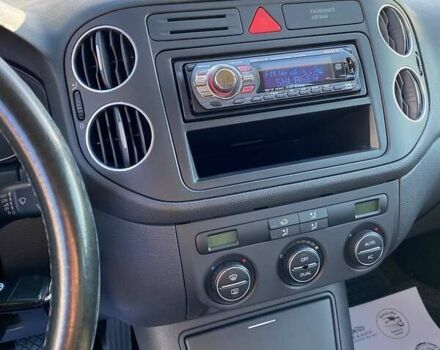 Черный Фольксваген Гольф, объемом двигателя 1.6 л и пробегом 141 тыс. км за 6600 $, фото 10 на Automoto.ua