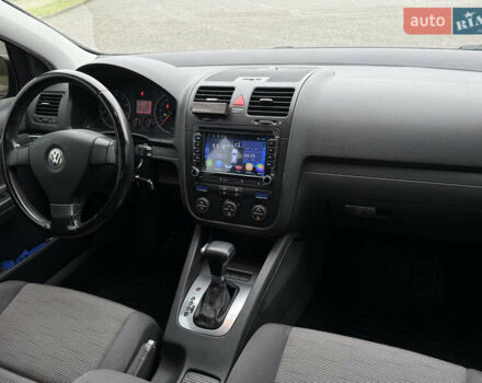 Черный Фольксваген Гольф, объемом двигателя 1.6 л и пробегом 173 тыс. км за 7000 $, фото 32 на Automoto.ua