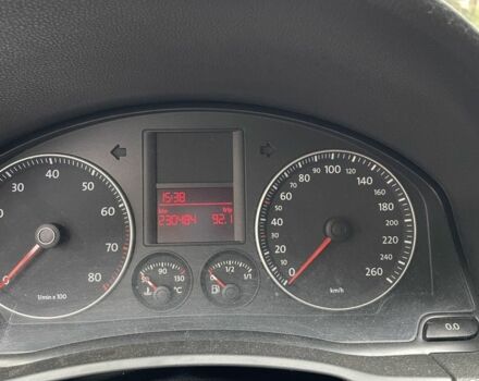 Черный Фольксваген Гольф, объемом двигателя 1.6 л и пробегом 230 тыс. км за 5200 $, фото 5 на Automoto.ua