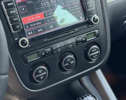 Черный Фольксваген Гольф, объемом двигателя 1.6 л и пробегом 260 тыс. км за 6100 $, фото 16 на Automoto.ua