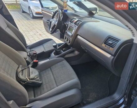 Черный Фольксваген Гольф, объемом двигателя 1.6 л и пробегом 255 тыс. км за 5950 $, фото 47 на Automoto.ua