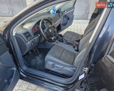 Черный Фольксваген Гольф, объемом двигателя 1.6 л и пробегом 255 тыс. км за 5950 $, фото 43 на Automoto.ua