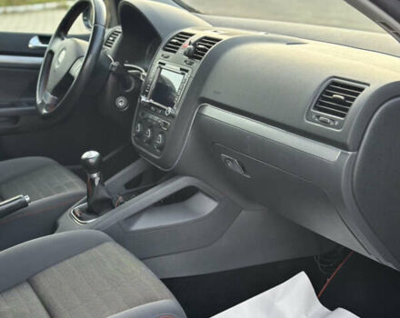 Черный Фольксваген Гольф, объемом двигателя 1.6 л и пробегом 232 тыс. км за 5750 $, фото 28 на Automoto.ua