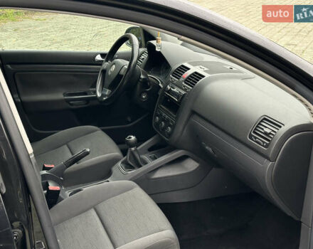 Черный Фольксваген Гольф, объемом двигателя 1.6 л и пробегом 250 тыс. км за 6100 $, фото 16 на Automoto.ua