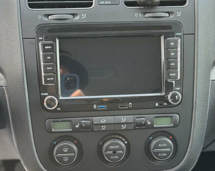 Черный Фольксваген Гольф, объемом двигателя 1.6 л и пробегом 232 тыс. км за 5750 $, фото 21 на Automoto.ua