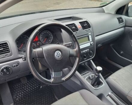 Черный Фольксваген Гольф, объемом двигателя 1.6 л и пробегом 237 тыс. км за 6350 $, фото 7 на Automoto.ua