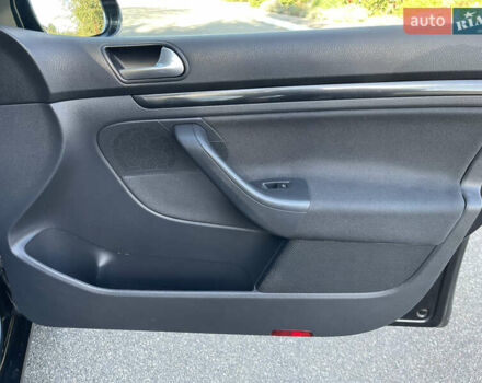 Черный Фольксваген Гольф, объемом двигателя 1.4 л и пробегом 217 тыс. км за 7750 $, фото 26 на Automoto.ua