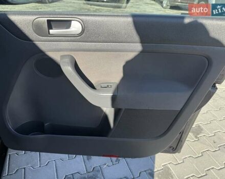 Черный Фольксваген Гольф, объемом двигателя 1.6 л и пробегом 280 тыс. км за 4550 $, фото 6 на Automoto.ua