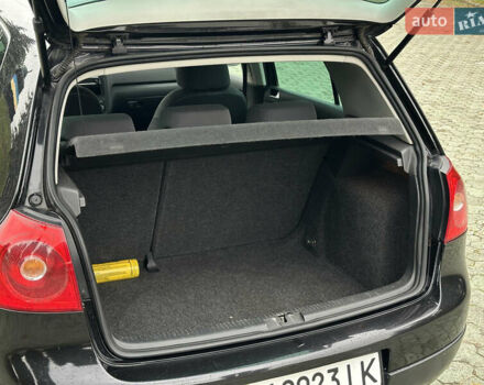 Черный Фольксваген Гольф, объемом двигателя 1.6 л и пробегом 250 тыс. км за 6100 $, фото 15 на Automoto.ua