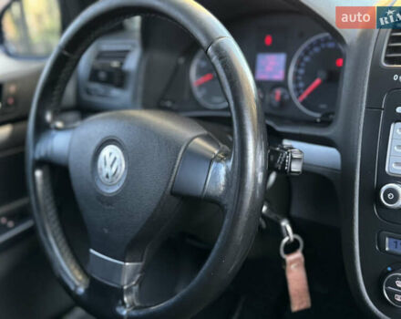 Чорний Фольксваген Гольф, об'ємом двигуна 1.39 л та пробігом 239 тис. км за 5950 $, фото 18 на Automoto.ua