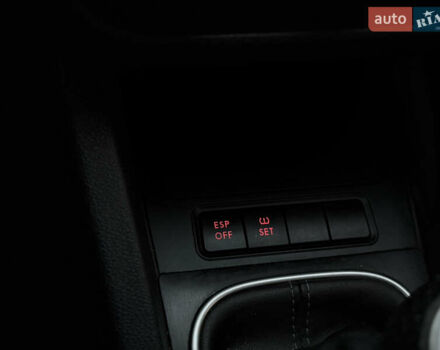 Черный Фольксваген Гольф, объемом двигателя 1.6 л и пробегом 290 тыс. км за 6350 $, фото 10 на Automoto.ua