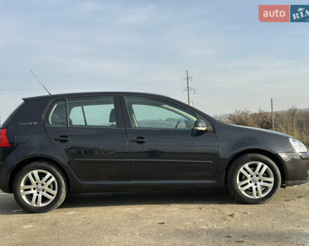 Черный Фольксваген Гольф, объемом двигателя 1.6 л и пробегом 227 тыс. км за 6299 $, фото 17 на Automoto.ua