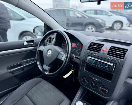 Черный Фольксваген Гольф, объемом двигателя 1.6 л и пробегом 265 тыс. км за 6350 $, фото 12 на Automoto.ua