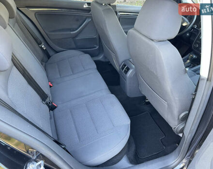 Черный Фольксваген Гольф, объемом двигателя 1.4 л и пробегом 217 тыс. км за 7750 $, фото 24 на Automoto.ua