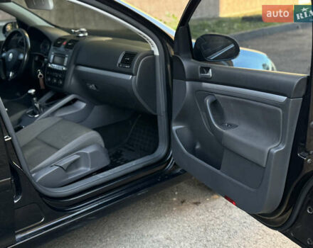 Чорний Фольксваген Гольф, об'ємом двигуна 1.39 л та пробігом 239 тис. км за 5950 $, фото 21 на Automoto.ua