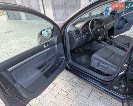 Черный Фольксваген Гольф, объемом двигателя 1.6 л и пробегом 255 тыс. км за 5950 $, фото 42 на Automoto.ua