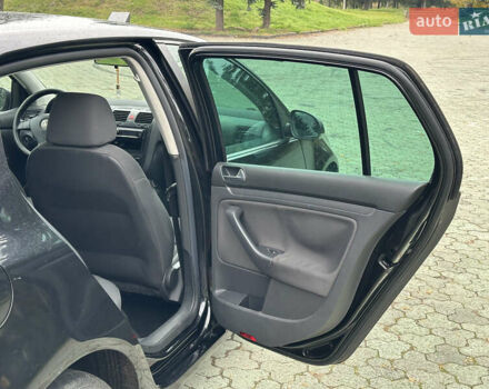 Черный Фольксваген Гольф, объемом двигателя 1.6 л и пробегом 250 тыс. км за 6100 $, фото 14 на Automoto.ua