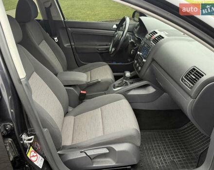 Черный Фольксваген Гольф, объемом двигателя 1.6 л и пробегом 173 тыс. км за 7000 $, фото 28 на Automoto.ua