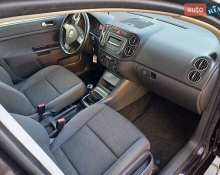 Черный Фольксваген Гольф, объемом двигателя 1.6 л и пробегом 200 тыс. км за 5650 $, фото 23 на Automoto.ua