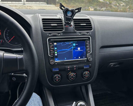 Черный Фольксваген Гольф, объемом двигателя 1.6 л и пробегом 244 тыс. км за 5799 $, фото 5 на Automoto.ua