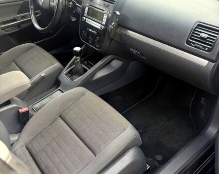 Черный Фольксваген Гольф, объемом двигателя 1.6 л и пробегом 215 тыс. км за 6500 $, фото 10 на Automoto.ua