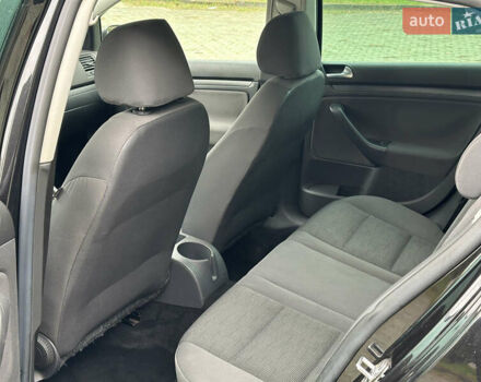 Черный Фольксваген Гольф, объемом двигателя 1.6 л и пробегом 250 тыс. км за 6100 $, фото 11 на Automoto.ua