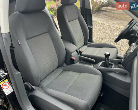 Черный Фольксваген Гольф, объемом двигателя 1.6 л и пробегом 253 тыс. км за 6250 $, фото 84 на Automoto.ua