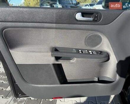 Черный Фольксваген Гольф, объемом двигателя 1.6 л и пробегом 280 тыс. км за 4550 $, фото 15 на Automoto.ua