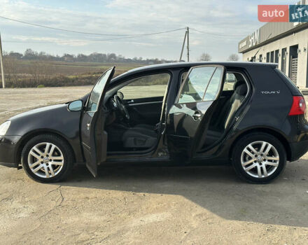 Черный Фольксваген Гольф, объемом двигателя 1.6 л и пробегом 227 тыс. км за 6299 $, фото 26 на Automoto.ua