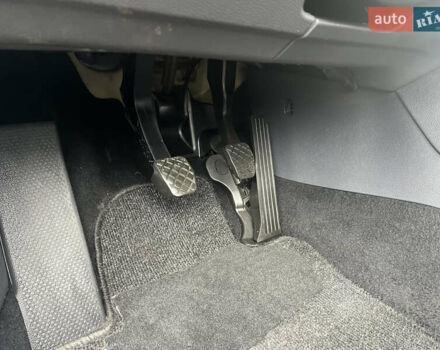 Черный Фольксваген Гольф, объемом двигателя 1.6 л и пробегом 253 тыс. км за 6250 $, фото 72 на Automoto.ua