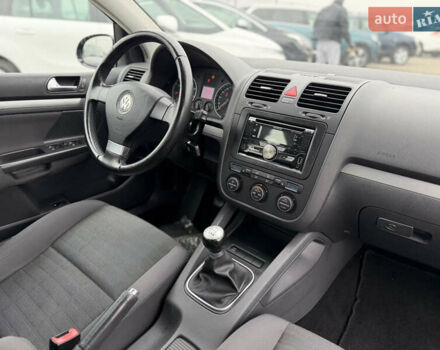 Черный Фольксваген Гольф, объемом двигателя 1.4 л и пробегом 189 тыс. км за 5650 $, фото 14 на Automoto.ua