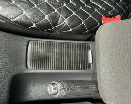 Черный Фольксваген Гольф, объемом двигателя 1.6 л и пробегом 245 тыс. км за 5700 $, фото 22 на Automoto.ua