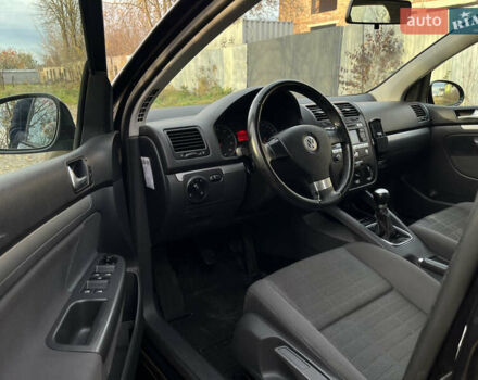 Черный Фольксваген Гольф, объемом двигателя 1.6 л и пробегом 235 тыс. км за 5899 $, фото 8 на Automoto.ua